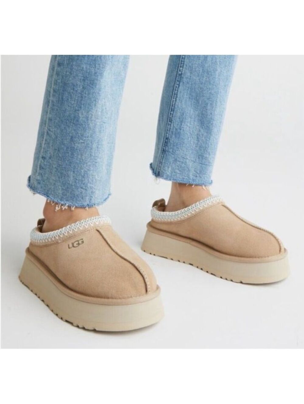 Size 9 - Women's UGG Tazz Sand Slippers